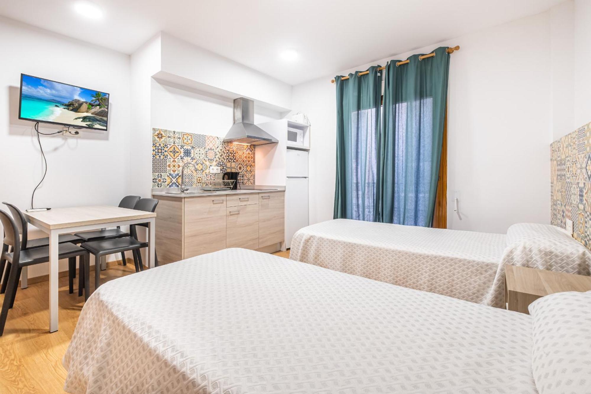 Apartamentos El Castell Benidorm Old-Town Oda fotoğraf